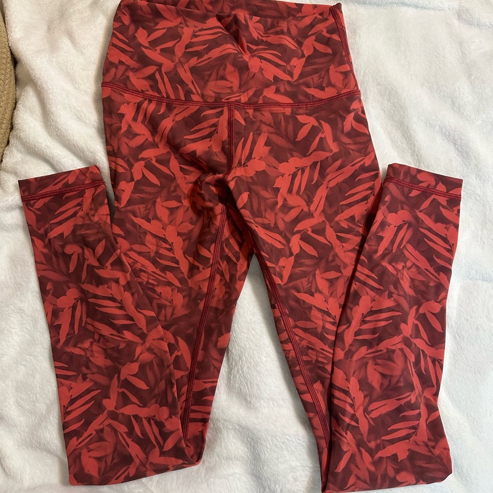 lululemon athletica Red Leaf Wunder Under 28” high rise Leggings Tights size 4